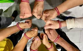 Rubber Wristbands in Pop Culture: How Celebrities and Influencers are Setting the Trend 56
