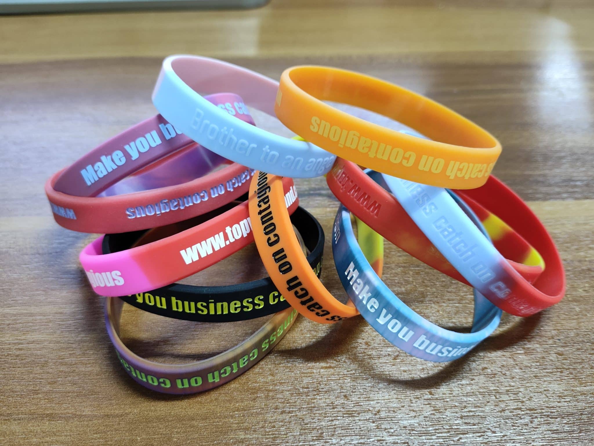 Allergies and Travel: How Allergy Silicone Wristbands Keep Your Travels Safe 6