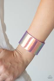 Master the charm of holographic bracelets: leading the future of fashion trends