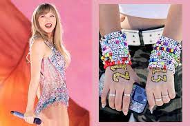 Taylor Swift fans handmade friendship bracelets to convey warmth and friendship